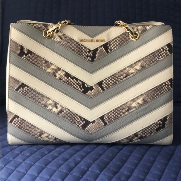 Michael Kors Handbags - BNWOT RARE Michael Kors Purse